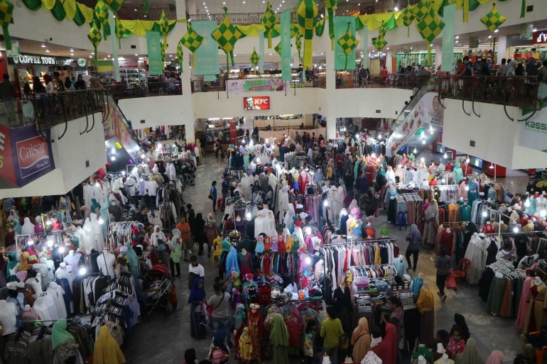 Suasana salah satu mall di Kota Batam. Foto diambil Selasa (13/06) pukul 16:36 WIB. Semakin malam semakin penuh. | Dokumentasi Pribadi