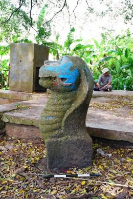   Arca Naga Bale Kambang (Dokumentasi pribadi)