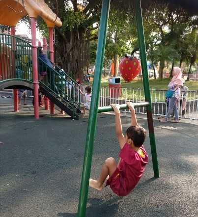Main ke yang murah saja di Alun-alun Batu (dokpri)