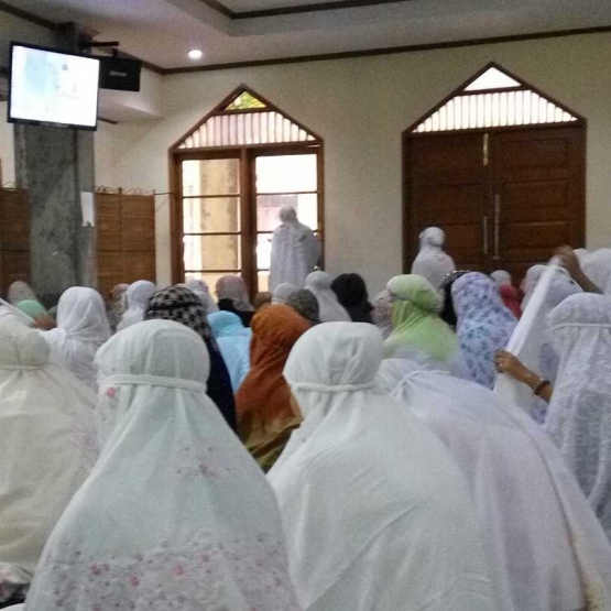Salat hari raya Odul Fitri merupakan kegiatan pertama yang dilakukan (dok.windhu)