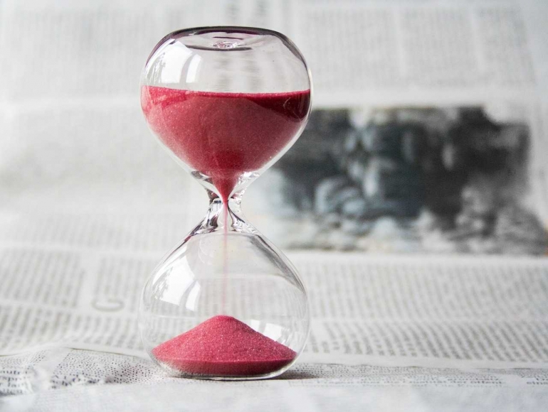 Sampai jam berapa ya di rumah Saudara? (Sumber: Pixabay.com)