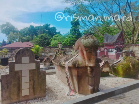 Makam Tua Raja Sidabutar