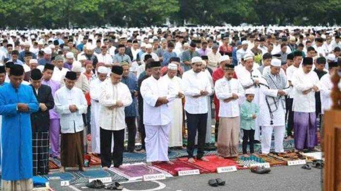 Ilustrasi saf renggang | Foto: acehtribunnews.com