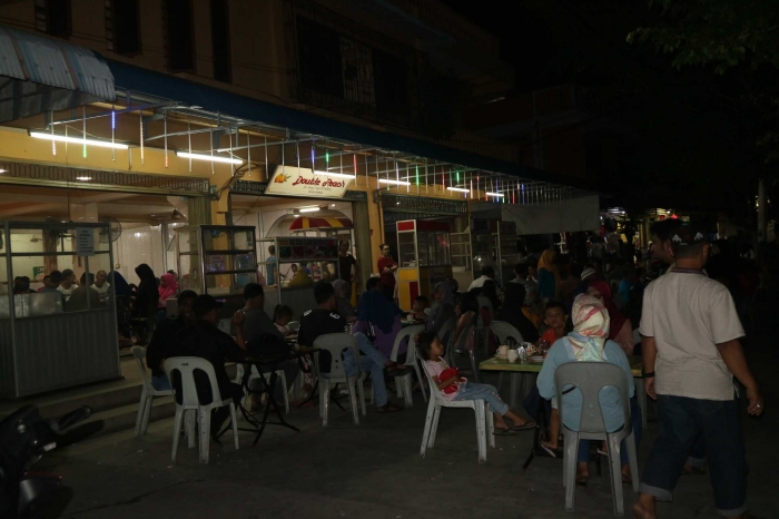 Malam takbiran kopitiam penuh. | Dokumentasi Pribadi.