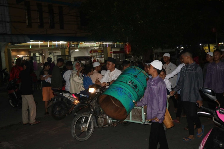 Beduk yang dibawa berkeliling saat pawai takbiran di Belakangpadang, Batam. | Dokumentasi Pribadi