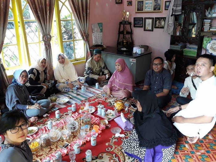 Saat kumpul di rumah uwak. Gambar milik pribadi.
