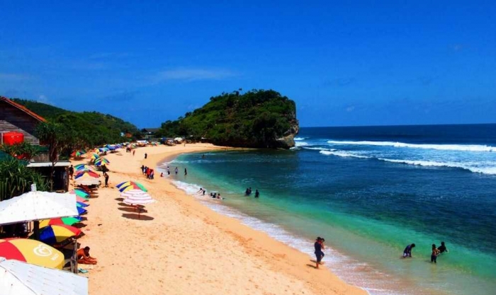 Pantai Pulan Syawal. Sumber: yogya-backpacker.com