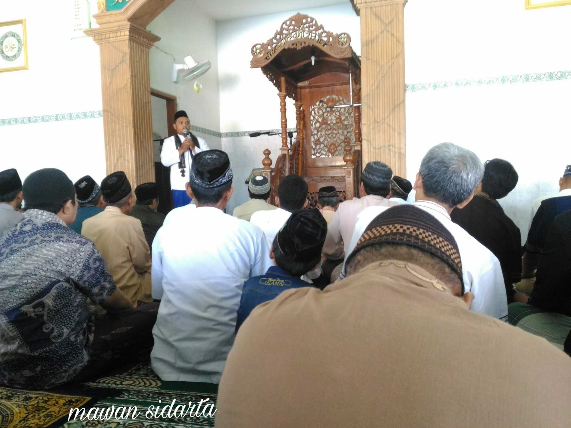 Sholat Jumat bersamaan dengan Hari Raya Idul Fitri 1 Syawal 1439 H (dok.pri)