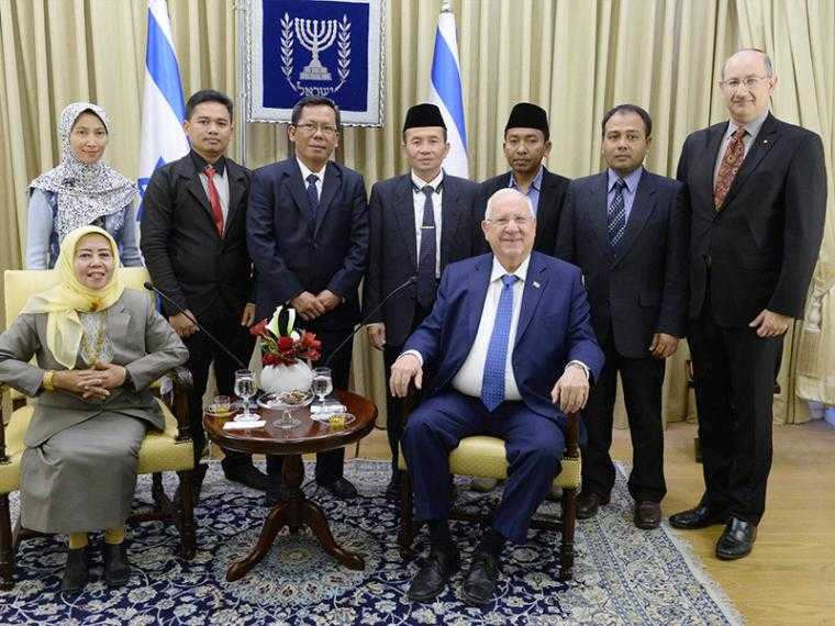 gpomn-rivlin-indonesia-1-5882cfe5147b6110061f679a-1-5b24c1c0ab12ae39a40b0e92.jpg
