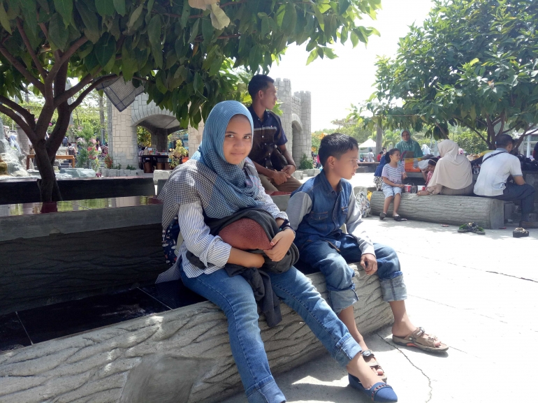 Warga Sedang Menikmati Suasana Liburan di Wahana Impian Malaka Desa Samahani Kabupaten Aceh Besar (16/6)