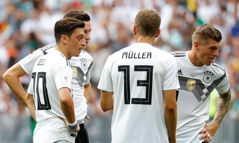 Mesut Ozil dkk, kalah di pertandingan pertama Piala Dunia 2018/Foto: Twitter Guardian_sport