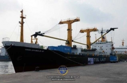 Kapal Pelni Caraka Jaya Niaga bersandar untuk muat barang ke Natuna (Ft. Kemenhub)
