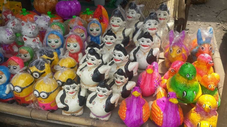 Celengan Semar dan Budaya Menabung yang Masih Eksis Celengan Semar dan Budaya Menabung yang Masih Eksis