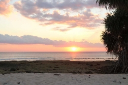 Pantai Liman kala matahari terbenam (Foto: Dok. Pribadi)