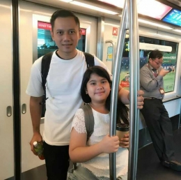 AHY bersama AIra di Kereta