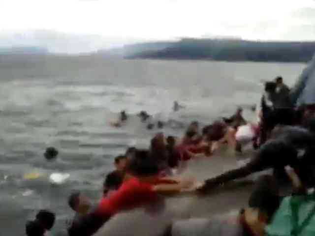 Cuplikan video detik-detik tenggelamnya KM Sinar Bangun di Danau Toba Foto: Ist/Kriminologiid