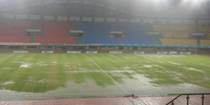 Lapangan Banjir (sumber: merdeka.com)