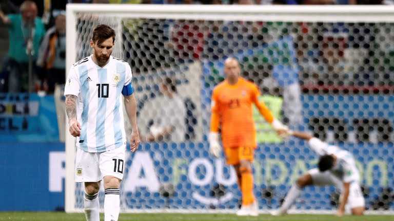Lionel Messi tampak pucat pasi setelah Argentina dilumat Kroasia 3-0 (Dok. fifa.com)