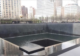 Kolam memorial 9-11 di kompleks WTC. Dokumentasi pribadi.