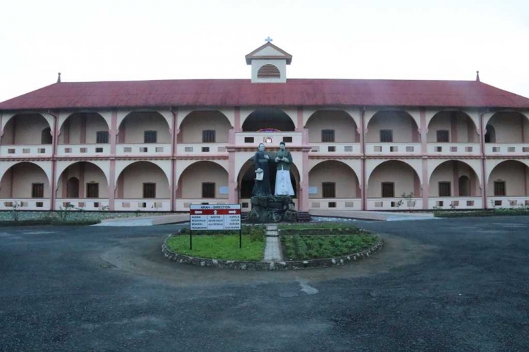 Tampak depan Kemah Tabor Mataloko, Flores, NTT (Foto: Dok. Pribadi)