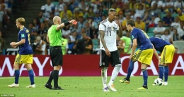 Jerome Boateng dikartu merah di menit ke-81/Foto: GoalBall/Reuters