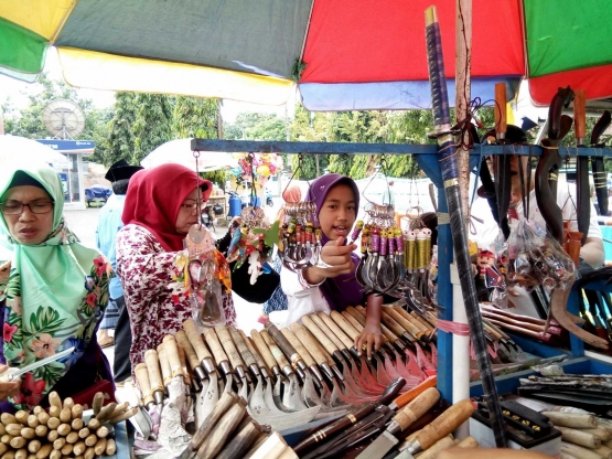 Penjual benda tajam. - Dokumen Pribadi.