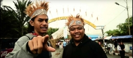 Ronald dan Saldi, duo komedian yang aktif ekspos seni budaya Papua. (Dok. Perwira Management)