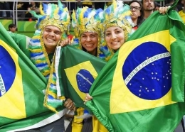 Kostum karnaval Brazil di Olimpiade 2016. Indonesia harus bisa lebih heboh. Foto: Getty Images.