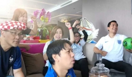 Perhotelan di Indonesia mengadakan nonton bareng untuk memeriahkan Piala Dunia 2018 sekaligus memanjakan pecinta bola di tanah air (bola.com)