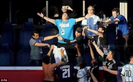 Euforia Maradona saat mendukung Timnas Argentina di Rusia/Dailymail.com