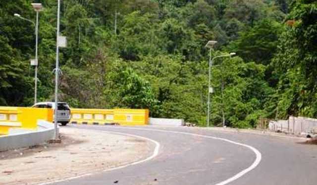 Tikungan Tajam Menjelang Jembatan (Dokpri)