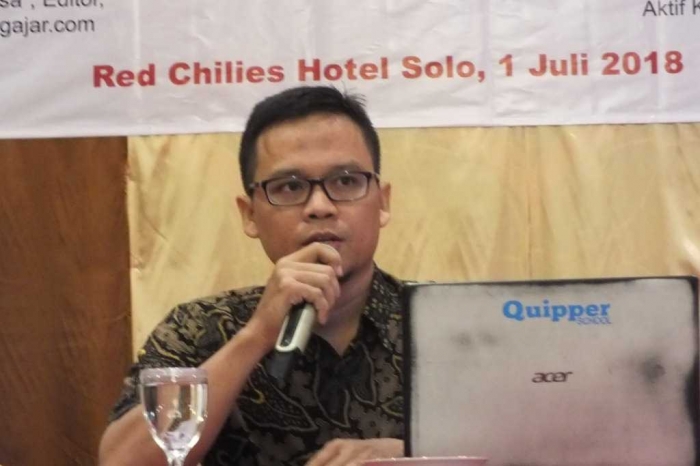 Penulis saat menyampaikan materi ( foto : dokumen pribadi )