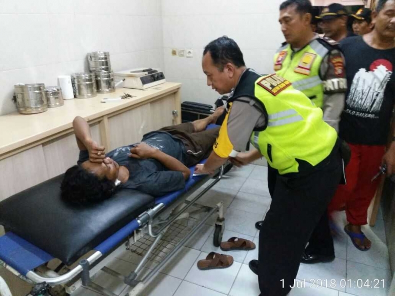 Korban penusukan oleh pelaku pencurian dirawat petugas Polsek Tanjung Duren