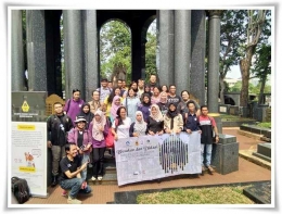 Generasi milenial peserta diskusi, blusukan, dan bersih-bersih mausoleum (Dokpri)