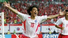 Ahn Jung Hwan Menghempaskan Italia di Piala Dunia 2002 (Sumber: https://fifa.com)