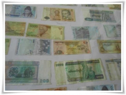 Koleksi uang kertas dari beberapa negara (Dokpri)