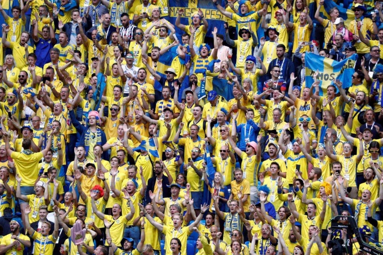 Supporter Swedia Merayakan Kemenangan Atas Swiss (Sumber: https://standard.co.uk)