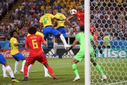 Fernandinho mencetak gol bunuh diri/Dailymail.co.uk