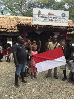 bersama warga Solomon Islands (dokumentasi pribadi)