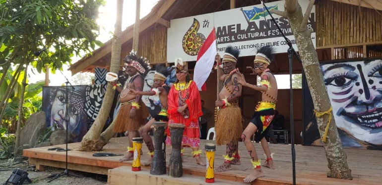 para penari dari Papua Indonesia (dokumentasi pribadi)