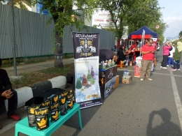 Sejumlah UMKM menggelar produknya sebagai ajang promosi dan penjualan di tempat CFD di Kota Banda Aceh, Minggu 8 Juli 2018. (Foto: dokumentasi pribadi) 