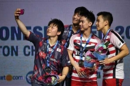 Kevin/Marcus bersama ganda putra Jepang di podium juara Indonesia Open 2018. Foto: worldbadmintonnews Instagram.