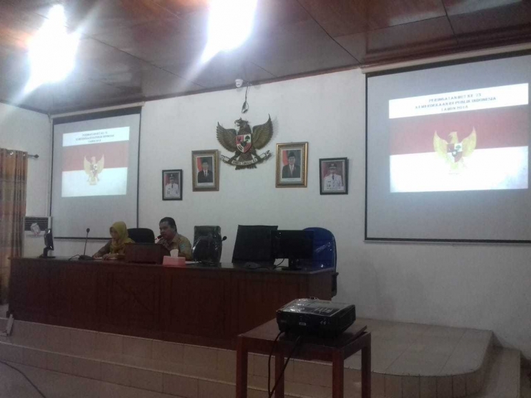 Asisten Pemerintahan dan Kesra, Teddy Sudarsono ketika memimpin rapat HUT RI. (Foto.Dian/Humas)