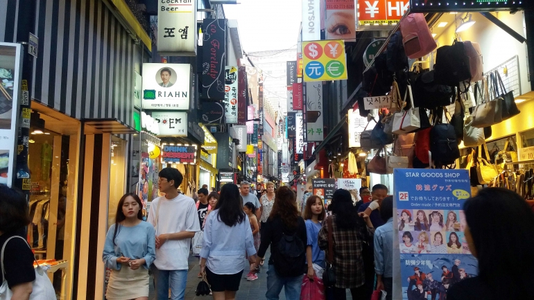 Suasana berbelanja di Myeongdong (Dokpri)
