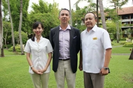 Dok.Pri (tengah) General Manajer Hotel Melia Bali Eduardo Parera Castro