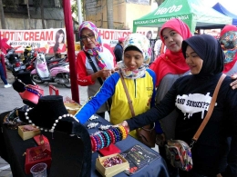 Kemeriahan Bazaar UMKM Binaan OK OCE di Acara Festival Jelang Obor Kecamatan Palmerah