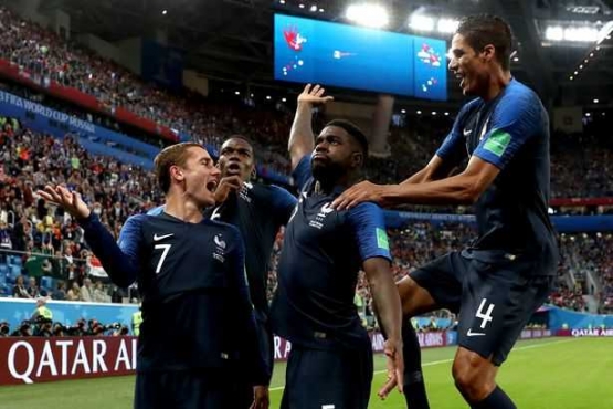 Pemain Prancis merayakan gol Umtiti I Gambar : mirror