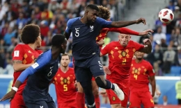 saat Umtiti mencetak goal kemenangan Perancis (gambar dari theguardian.com)