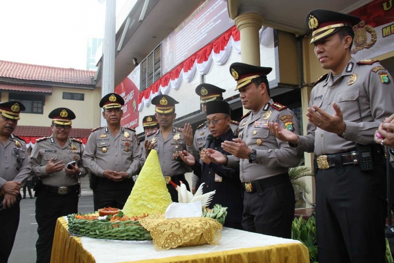 Peringati HUT Bhayangkara ke 72, Polres Jakarta Barat Gelar Upacara dan Syukuran Bersama