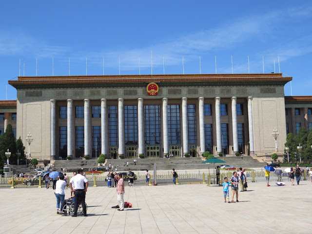 Gedung bergaya Soviet yang mendominasi kawasan Tiananmen